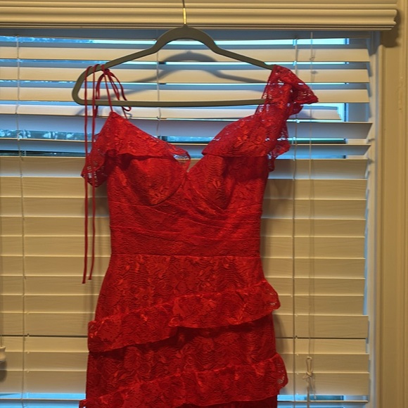 RED PROM DRESS SIZE:2 NEVER WORN - Picture 2 of 5